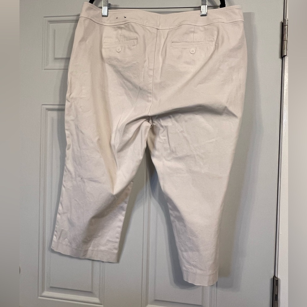 Chaps size 18W white womens capris - Picture 4 of 5